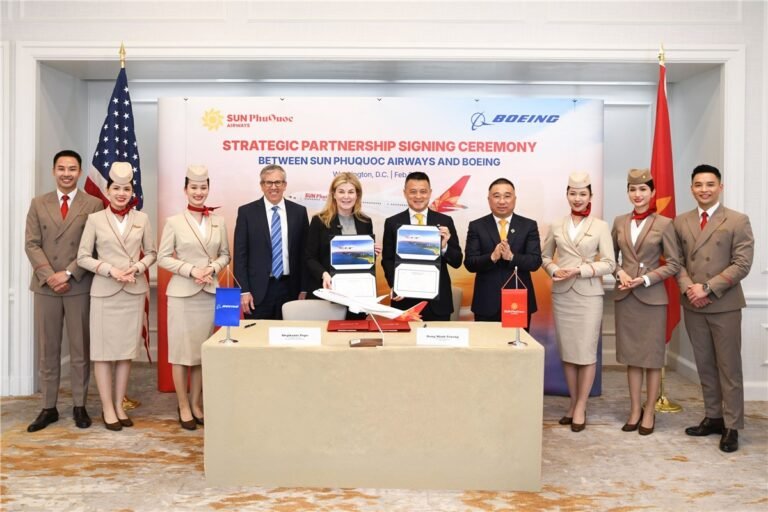Boeing and Sun PhuQuoc Airways Announce Order for Up to 40 7