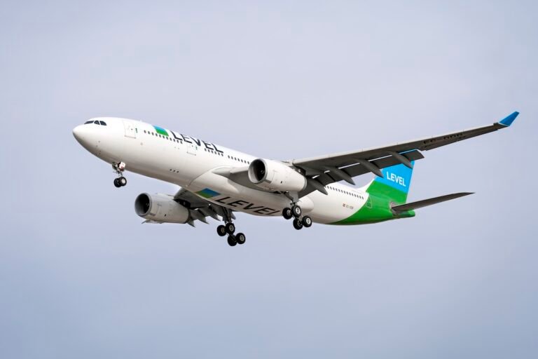 Catalan choir surprises passengers onboard LEVEL flight Catalan choir surprises passengers onboard LEVEL flight