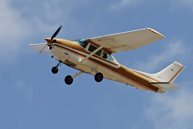Distracted Pilot Loses Control On Takeoff Due To An Incorrect Transponder Setting