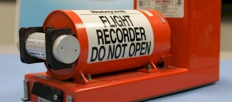 FAA mandates 25-hour cockpit voice recorders for new aircraft in the US