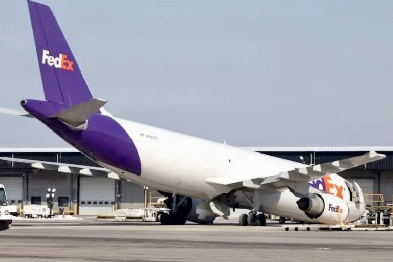 FedEx A300 nose gear collapses during maintenance at BWI