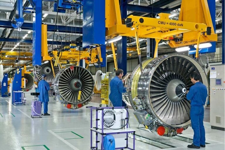 Indischer Kampfjet HAL Tejas bei der Flugvorführung in Dubai 2025.