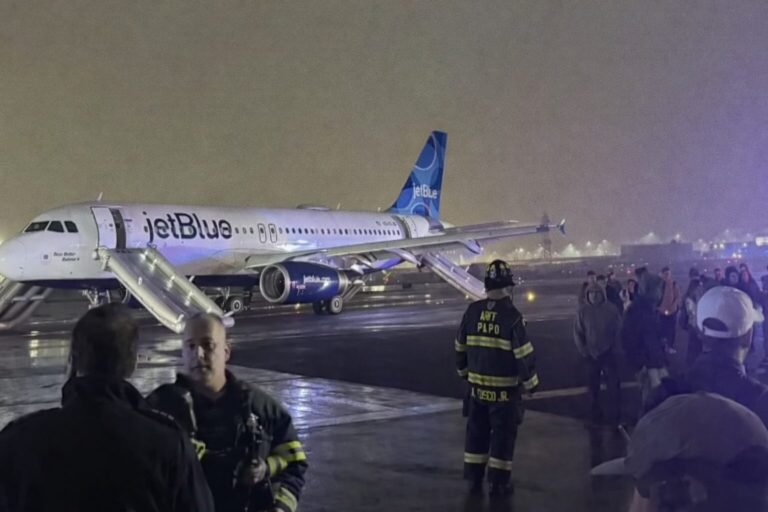 JetBlue flight returns to Newark after engine failure, smoke report