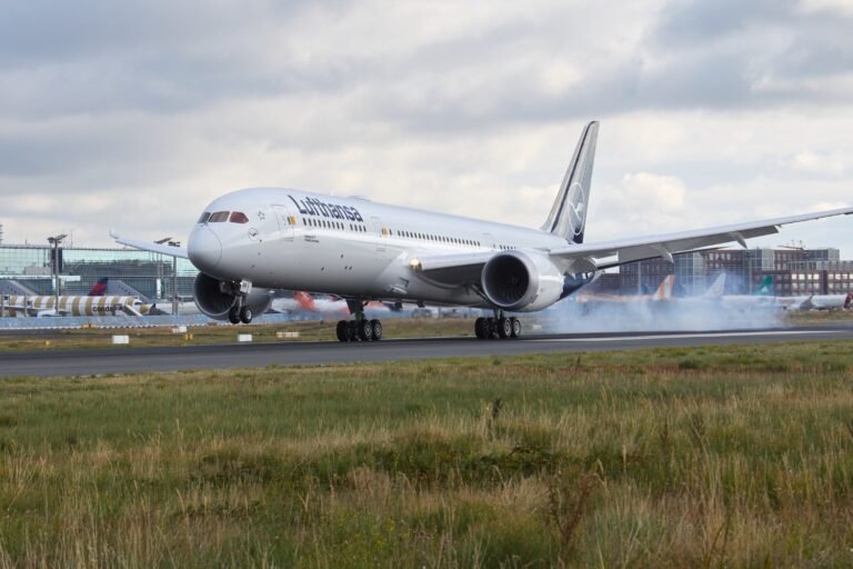 Lufthansa first Boeing 787-9 Dreamliner with Allegris cabin