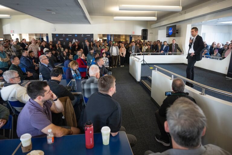 NASA seeks to bolster workforce, reduce reliance on contractors