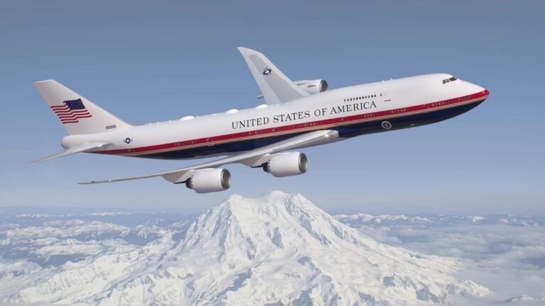 Neue “Air Force One” kommt im neuen Look: So sieht sie aus! Donald Trump steigt aus VC-25 Air Force One