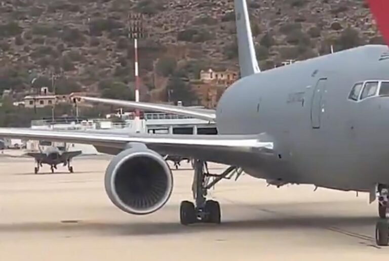 Norwegian passenger’s landing video reveals massive U.S. strike force this morning in Crete Norwegian passenger’s landing video reveals massive U.S. strike force this morning in Crete