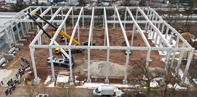 Tadano completes Lauf centre build