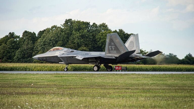 7 Reasons Why The F-22 Still Outperforms Newer Jets 7 Reasons Why The F-22 Still Outperforms Newer Jets
