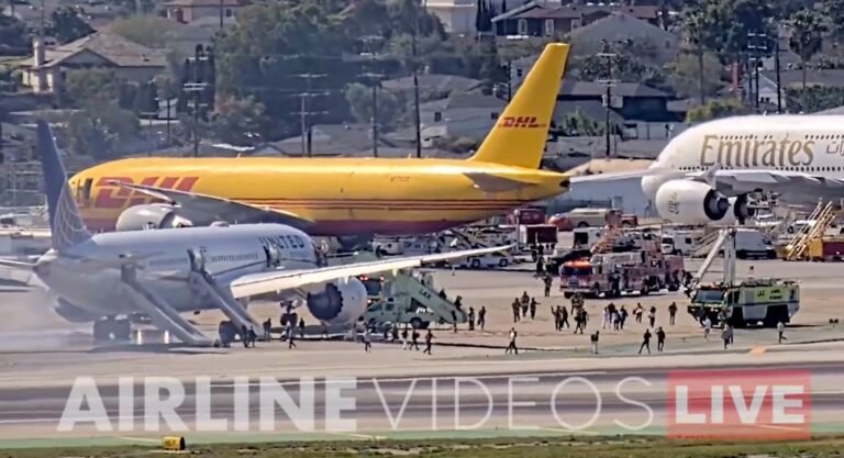 ALERT United Airlines Boeing 787 evacuated at LAX following engine issue
