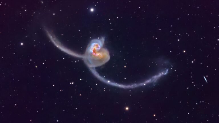 Astrophotographer captures spectacular photo of Antennae Galaxies dueling in deep space Astrophotographer captures spectacular photo of Antennae Galaxies dueling in deep space