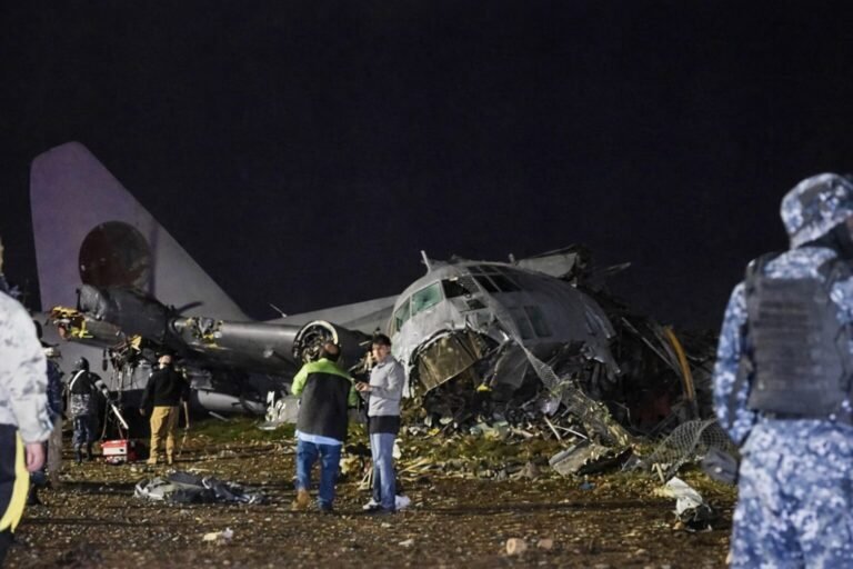 Bolivian C-130 crash scatters $62M in cash near La Paz Bolivian C-130 crash scatters $62M in cash near La Paz