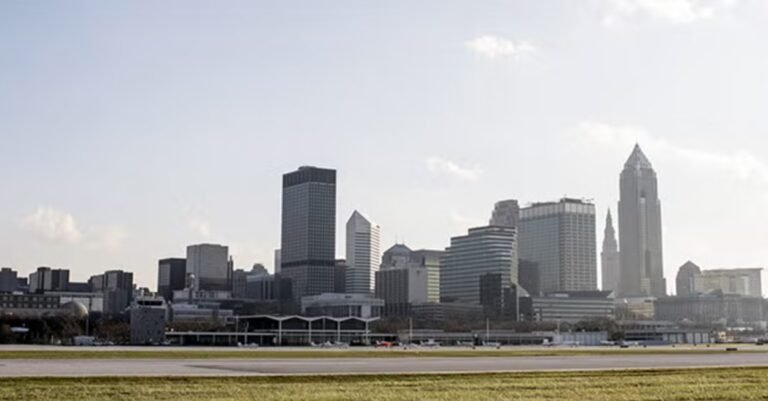 Burke Airport supporters hold open house; push back against redevelopment Burke Airport supporters hold open house; push back against redevelopment
