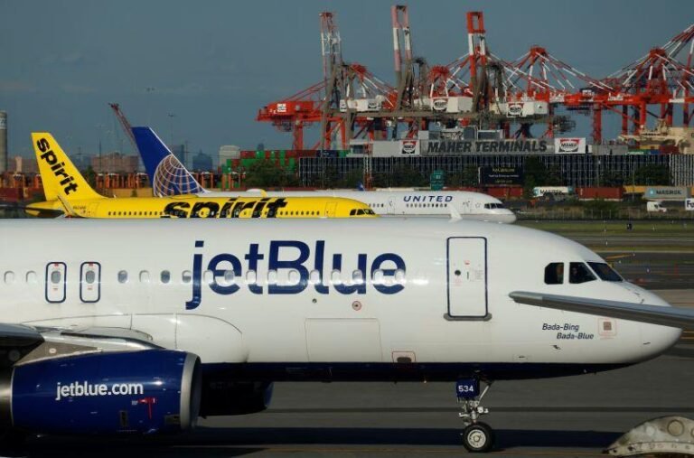 JetBlue, Spirit and United aircraft