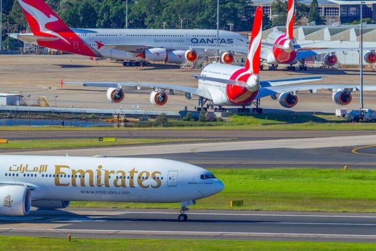emirates jet at sydney airport