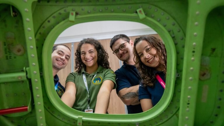 Embraer celebrates 25 years of Master Aeronautical Engineering program