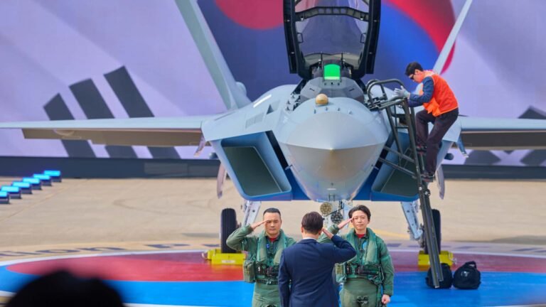 F/A-18E der US Navy unter MANPAD-Beschuss im Südosten des Iran.