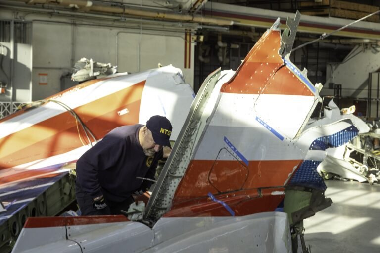 FAA suspends visual separation between helicopters and fixed-wing aircraft in busy airspace – FlightGlobal FAA suspends visual separation between helicopters and fixed-wing aircraft in busy airspace – FlightGlobal