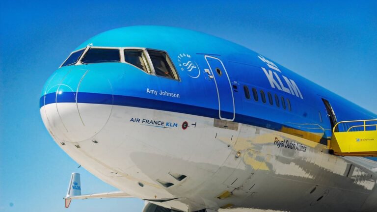 Inside The McDonnell Douglas MD-11's Flight Deck