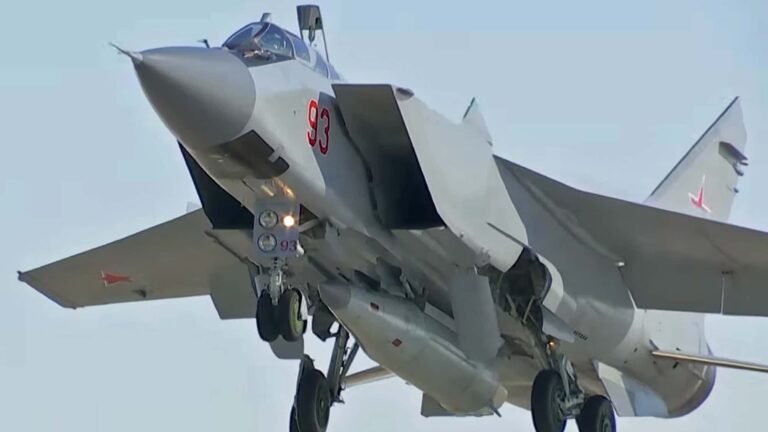 MiG-31K mit Kinschal-Raketen überm Japanischen Meer Polnische MiG-29 fangen russisches Spionageflugzeug Il-20 ab.