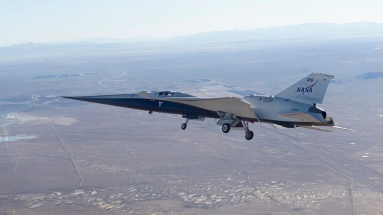 NASA muss X-59-Test vorzeitig beenden A-10 im Flug von vorne mit Flares
