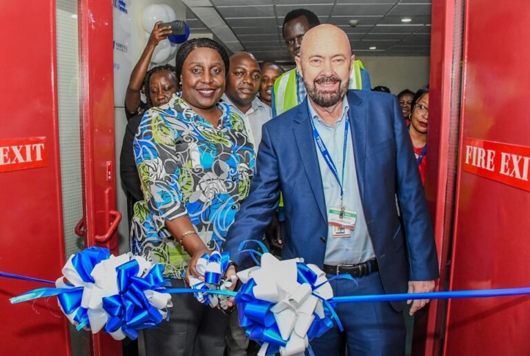 Sarah Wangui, managing director of NAS in Nairobi, and Andy King, group sales director, cut the ribbon at the new Network Airline Services office in Nairobi, Kenya