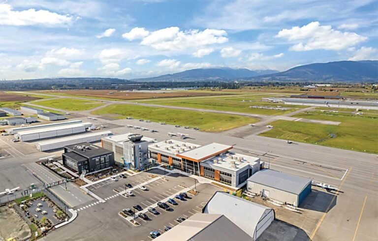 Pitt Meadows Regional Airport: Helicopter MRO paradise