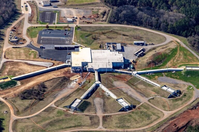 Raytheon expands Alabama missile facility in $115M project Raytheon expands Alabama missile facility in $115M project