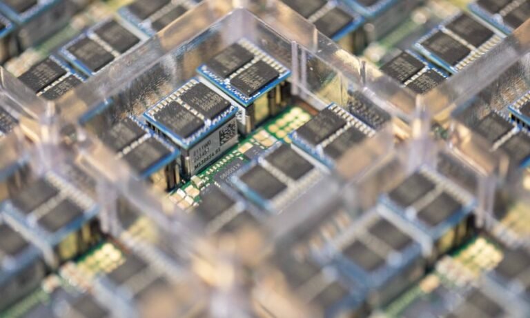 Tesla to discuss expansion of Samsung AI6 production plans: report Tesla-Chips-HW3-1