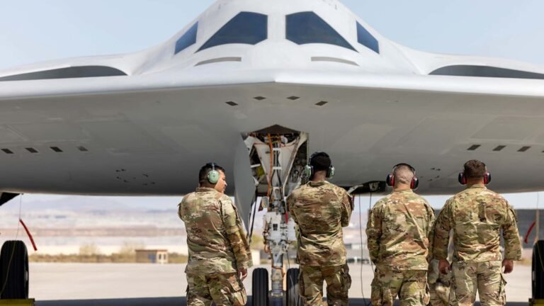 USA brauchen neuen Super-Bombe schneller B-21 Raider Start zu einem Testflug