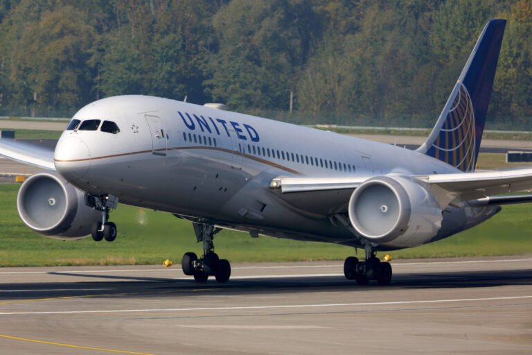 United’s answer to jet fuel cost hike won’t include furlough United’s answer to jet fuel cost hike won’t include furlough