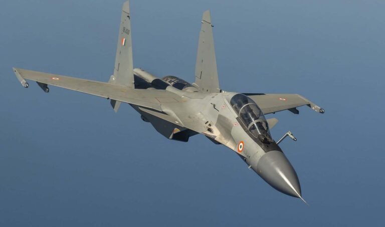 Verlorene Su-30 MKI in Assam abgestürzt Social Icon X