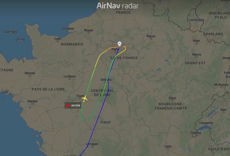Air France flight AF1358 declared an emergency and returned to Paris Air France flight AF1358 declared an emergency and returned to Paris