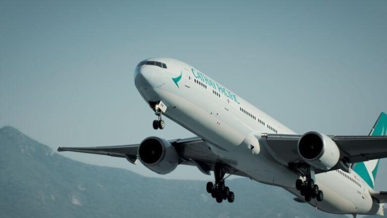 Cathay Pacific 777-300 inflight