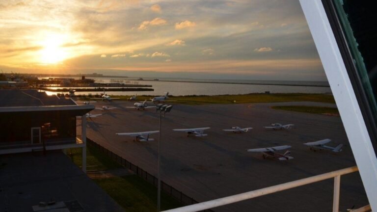Burke Airport supporters meet with FAA Associate Administrator for airports