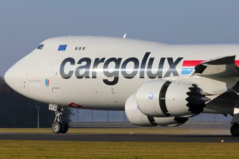 JetKat : Shutterstock.com shutterstock_1339659941 Cargolux Boeing 747