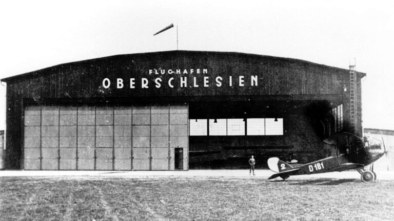 Das verhinderte Drehkreuz des deutschen Luftverkehrs F-4E Phantom beim Break mit Nachbrenner