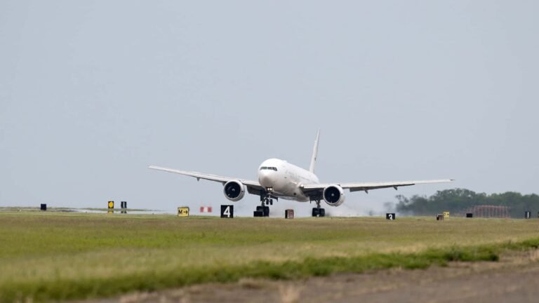 Flugzeugträger USS George Bush auf See von vorne