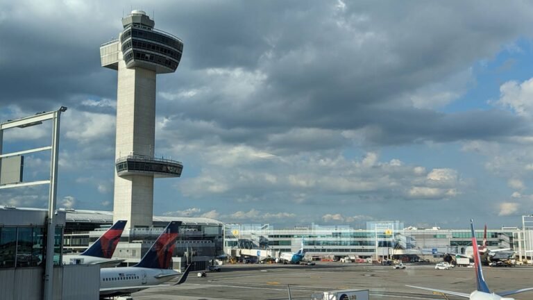 FAA Opens ATC Hiring Window, Receives 6,000 Applications In 7 Hours