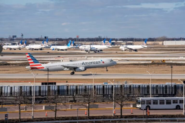 FAA caps O’Hare flights after United and American expand