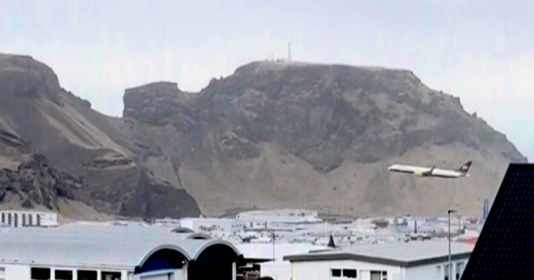 Flug aus Frankfurt: Kapitän von Icelandair absolviert heikles Manöver