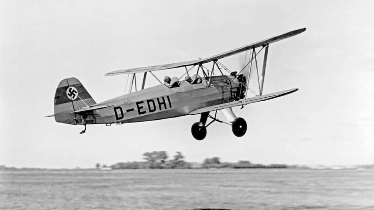 Flugzeug für Anfänger und Könner F-4E Phantom beim Break mit Nachbrenner