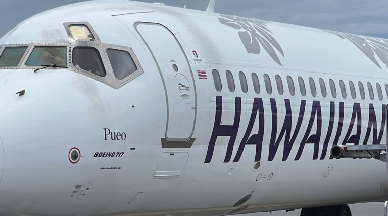 A Hawaiian Boeing 717
