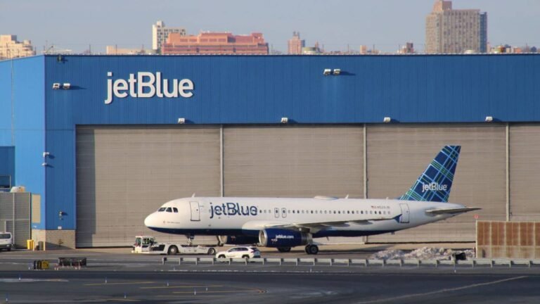 JetBlue’s Debt Could Reach $9 Billion This Year & United Isn’t Interested In It, Founder Says