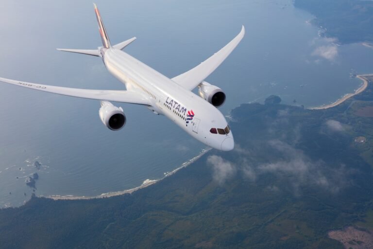 LATAM completes first long-haul flight with onboard Wi-Fi LATAM completes first long-haul flight with onboard Wi-Fi