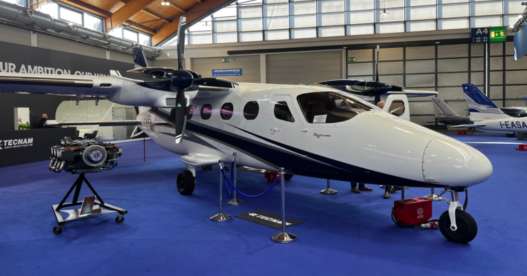 Privatflugzeug mit Espressomaschine: Tecnams neue P2012-VIP