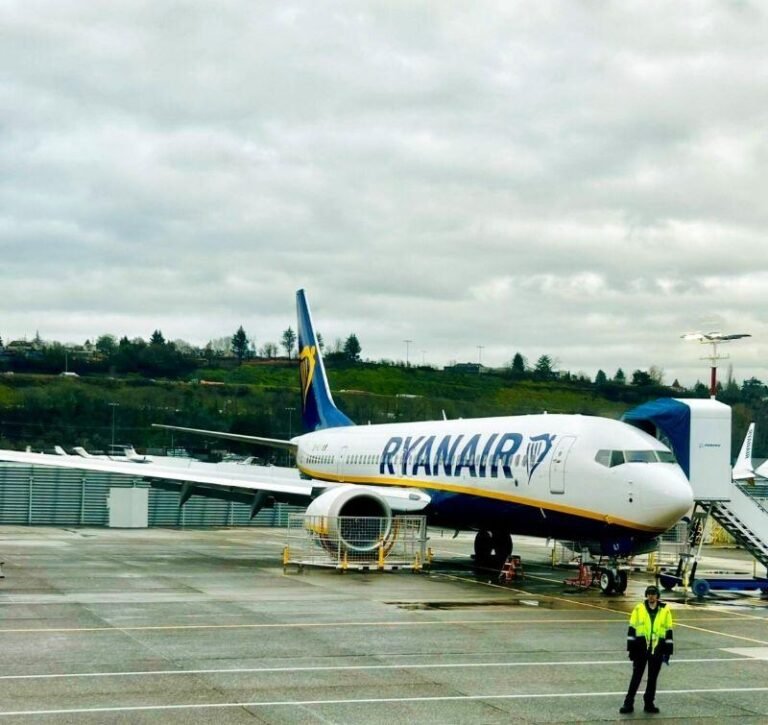Ryanair 737-8