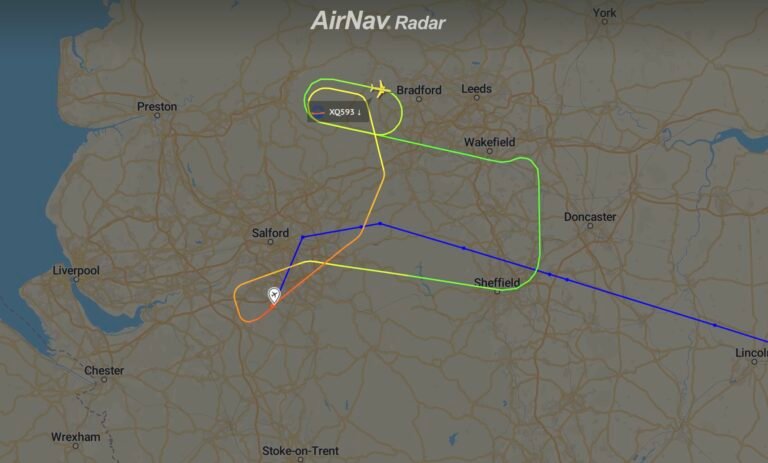SunExpress Boeing 737-800 declared an emergency and returned to Manchester