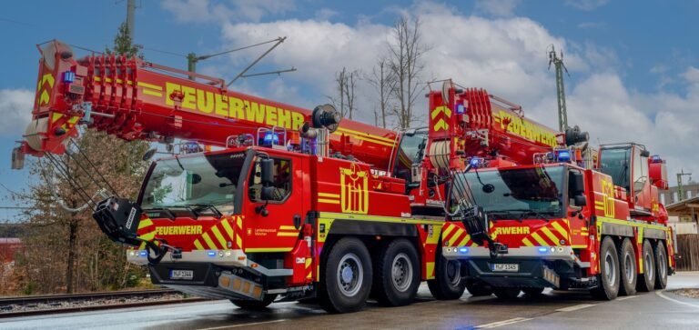 Twin fire brigade cranes | Vertikal.net