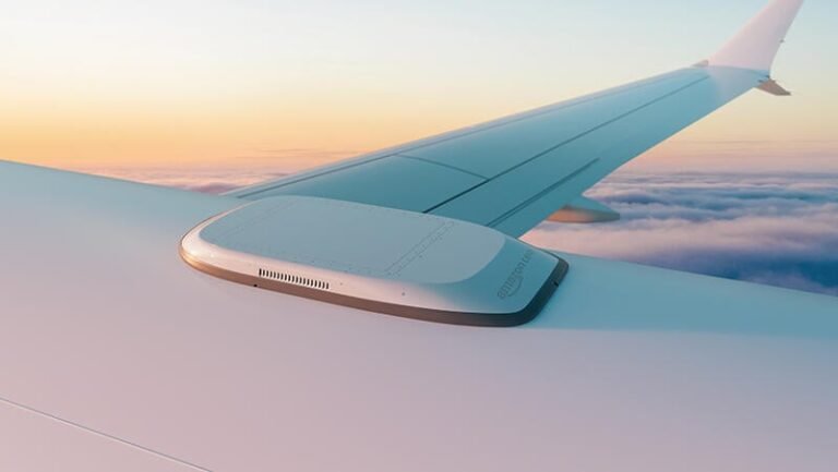 U.S. Airlines Evolve Wi-Fi Offerings And Upgrade Technology airliner inflight wi-fi antenna concept